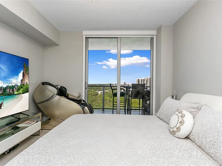 16385 Biscayne Blvd #1701 — Photo 15