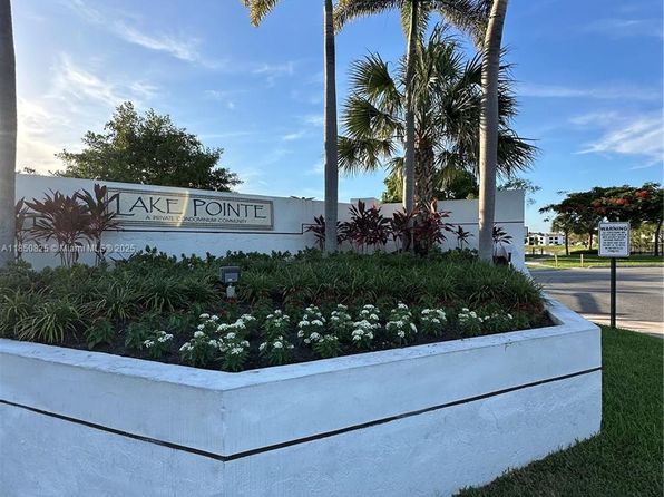 214 Lake Pointe Dr APT 202