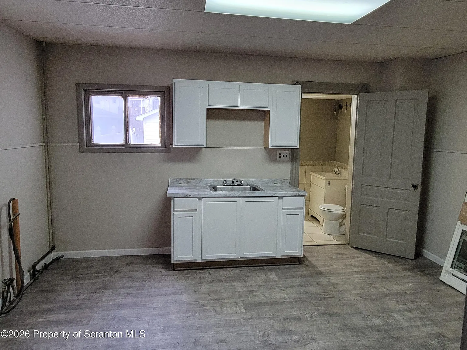 1142 Academy St — Photo 4