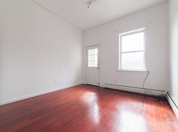 3rd image of 222 Montrose Ave #8G