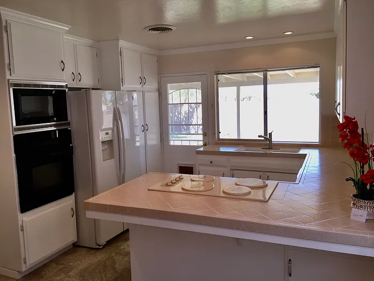 425 Peg St — Photo 9
