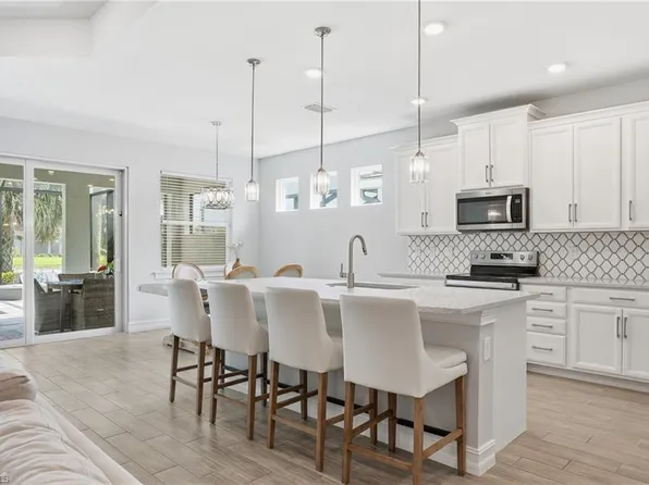 28040 Seasons Tide AVE, BONITA SPRINGS, FL 34135