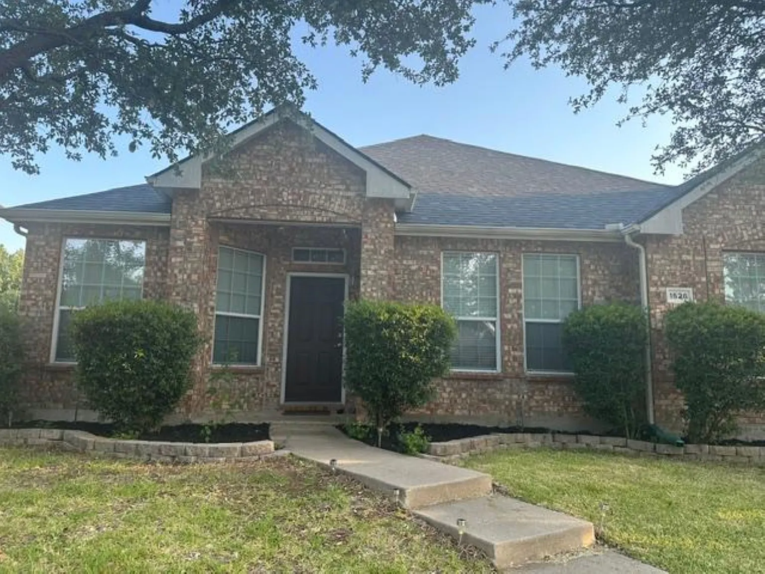 3 bed, 1984 sqft, $2,300 — Photo 1