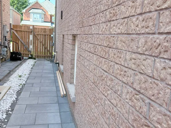 158 Wainscot Ave #Basement, Newmarket, ON L3X 2X6