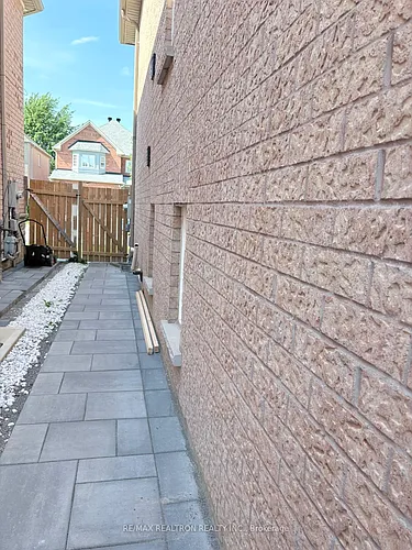 158 Wainscot Ave #BASEMENT Photo 1