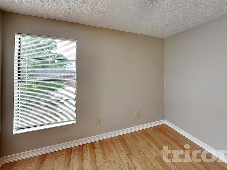 1311 Corner Oaks Dr — Photo 13