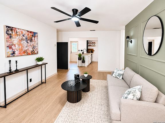 4th image of 304 Avenue D