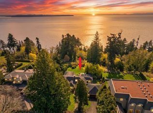 13706 Marine Dr, White Rock, BC V4B 1A4