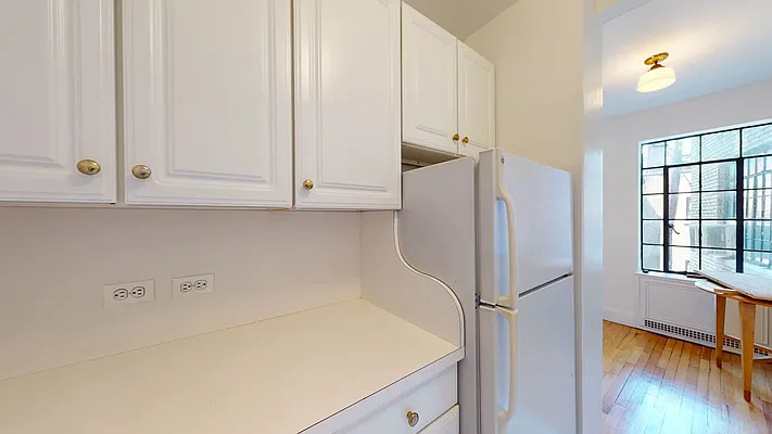 Rented by Bond New York | media 23