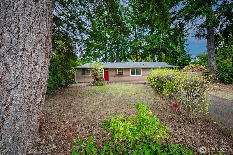 2nd image of 807 Gregory Way SE