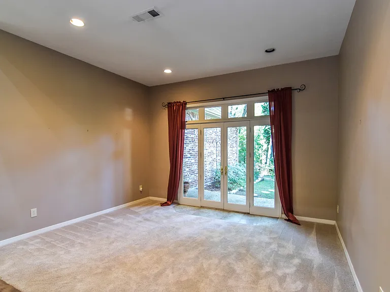 1113 Shady Oaks Cir — Photo 16