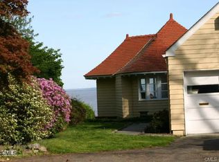 316 Ocean Dr E, Stamford, CT 06902