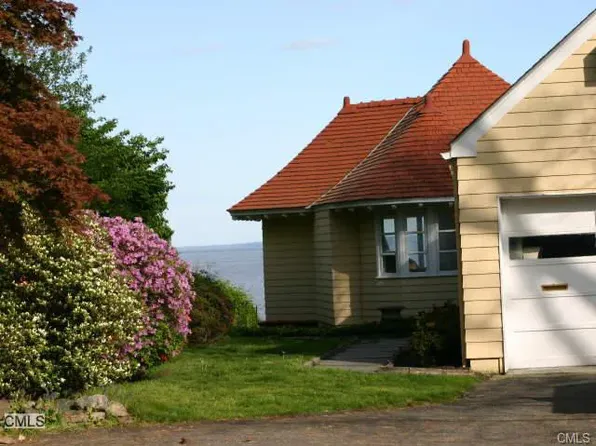 316 Ocean Dr E, Stamford, CT 06902