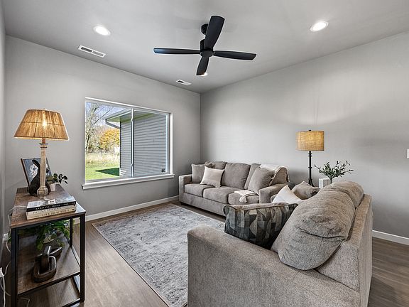 5th image of 2116 Whispering Meadow Dr