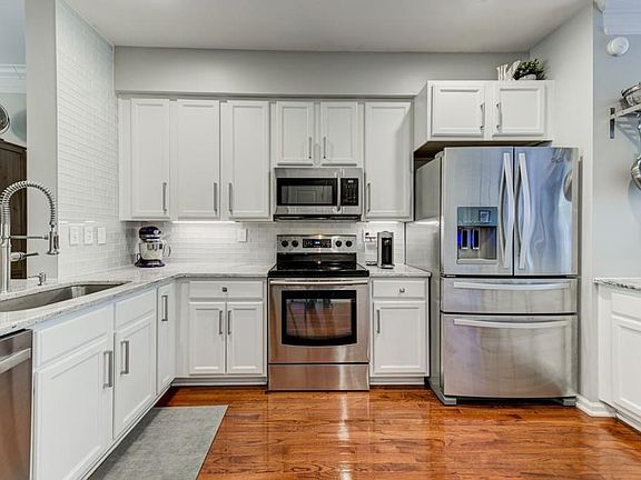 Kitchen, brand new appliances, farmhouse sink.