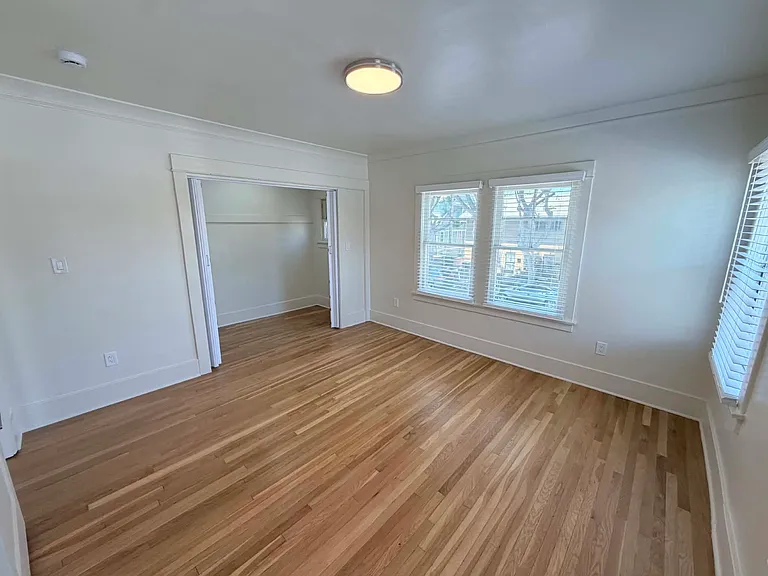 1002 W 21st St — Photo 6