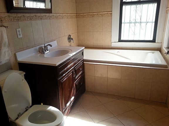 5th image of 116 Hancock St APT 2