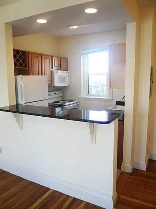 2nd image of 102 Queensberry St #Cf2