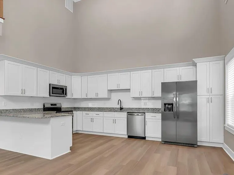 181 Circle Dr W — Photo 5