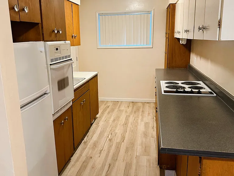 Cedar Apartments — Photo 6