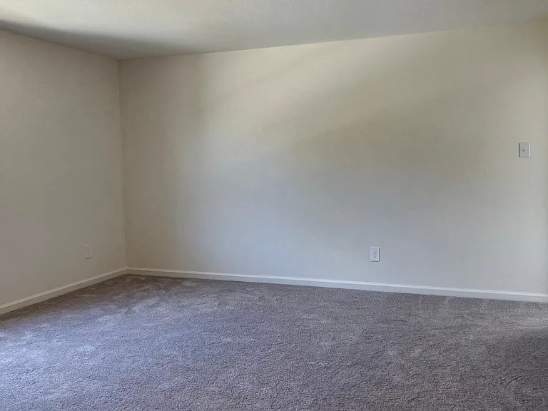 702 Camden Dr — Photo 25