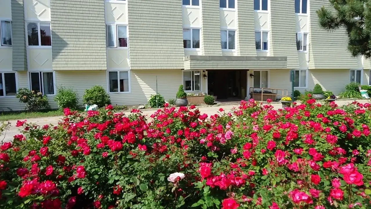 Hyannis House Apartments — Photo 3