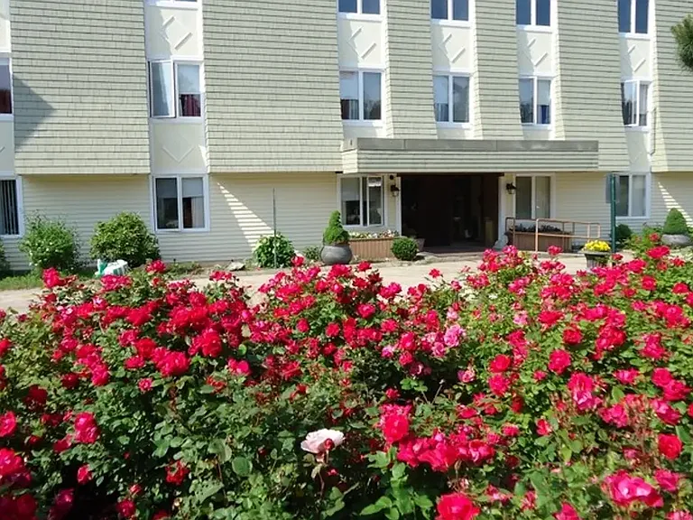 Hyannis House Apartments — Photo 17