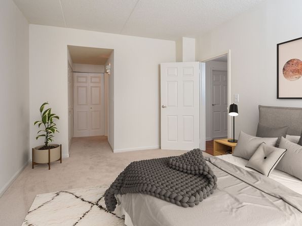 100 Hiram Sq APT 204