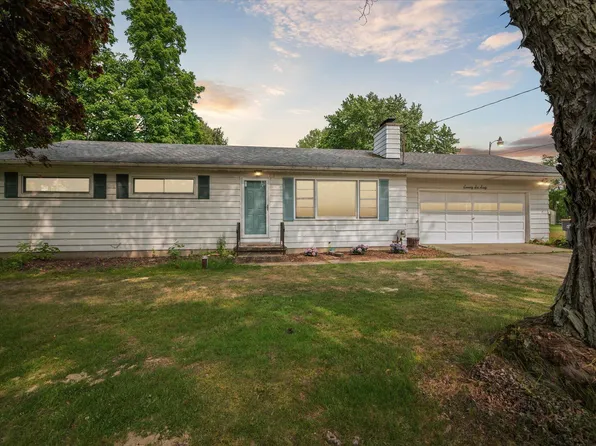 7660 N 41st St, Augusta, MI 49012