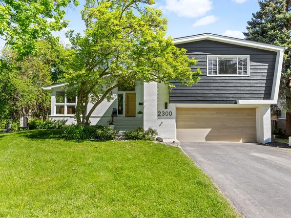 2300 Swainwood Dr, Glenview, IL 60025