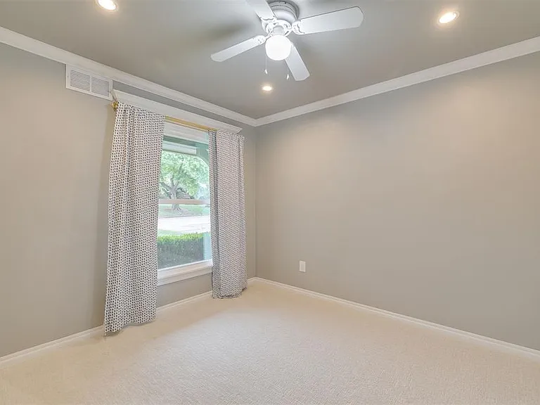 2725 NW 68th St — Photo 30