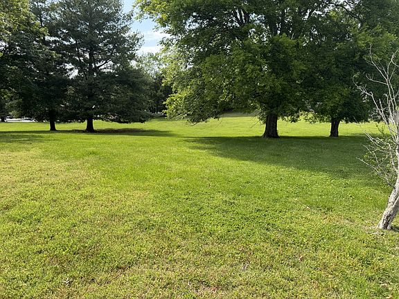 3rd image of 415 Hawkins Rd
