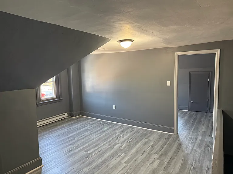 1110 Broadway Ave — Photo 10