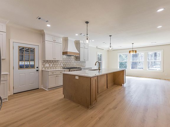 4th image of 202 E 19th St