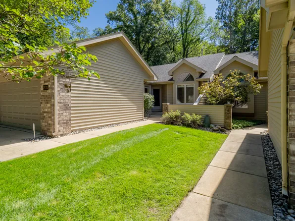2122 Oakland Ridge Dr, Kalamazoo, MI 49008