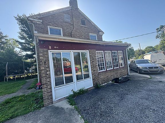 4th image of 700 N Nelson Rd