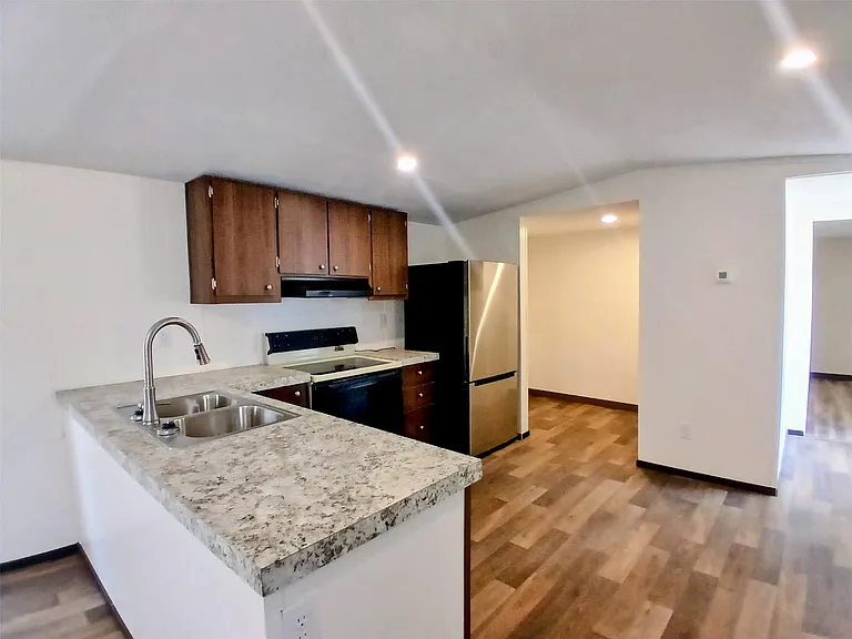 715 Windwood Dr — Photo 8