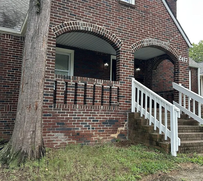 2437 N Patterson Ave