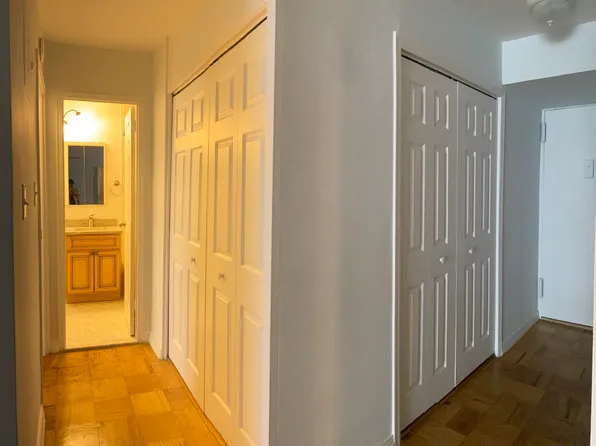 61-20 Grand Central Parkway image 4 of 14