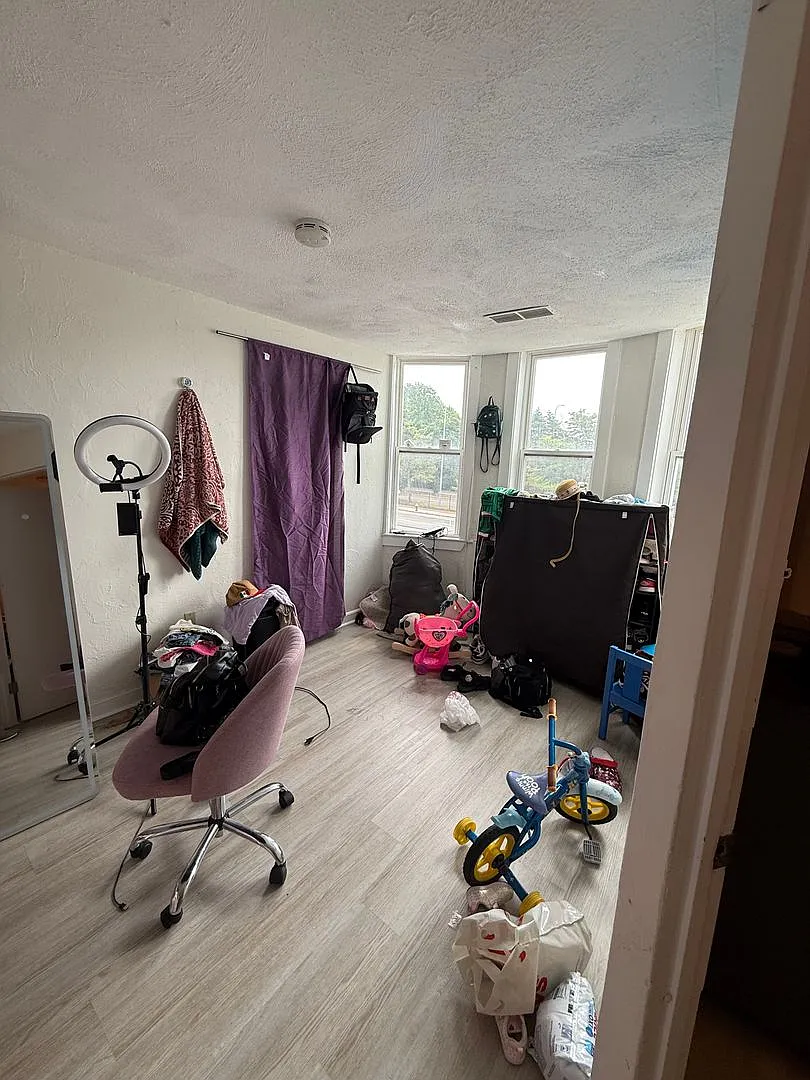 No Fee Allston 2.5 Bed W/ Dishwasher, Parking Spot - Great Package Deal — Photo 2