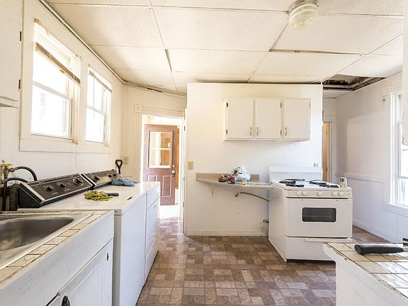 5th image of 921 20th Ave NE