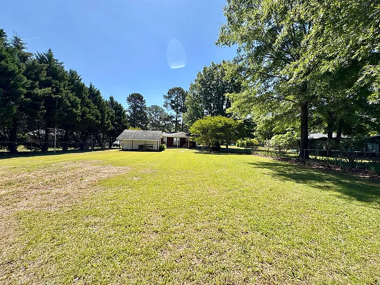 102 N Clarendon Dr — Photo 47