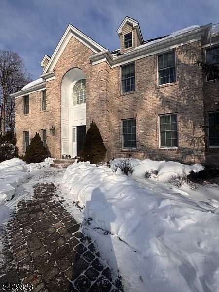 2nd image of 8 Overlook Rd
