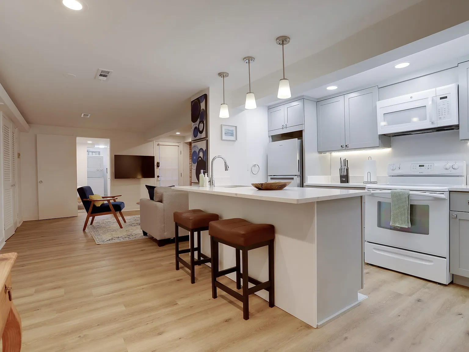 1 bed, 700 sqft, $3,800 — Photo 3
