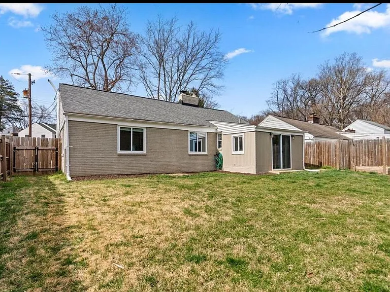 9011 Miles St — Photo 3