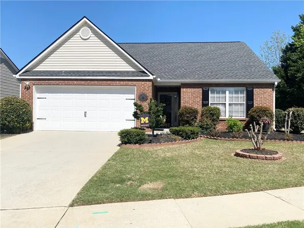 967 Village View Cir, Loganville, GA 30052