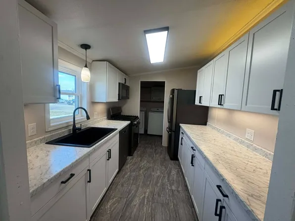 9091 Greentree Dr #58, Newport, MI 48166