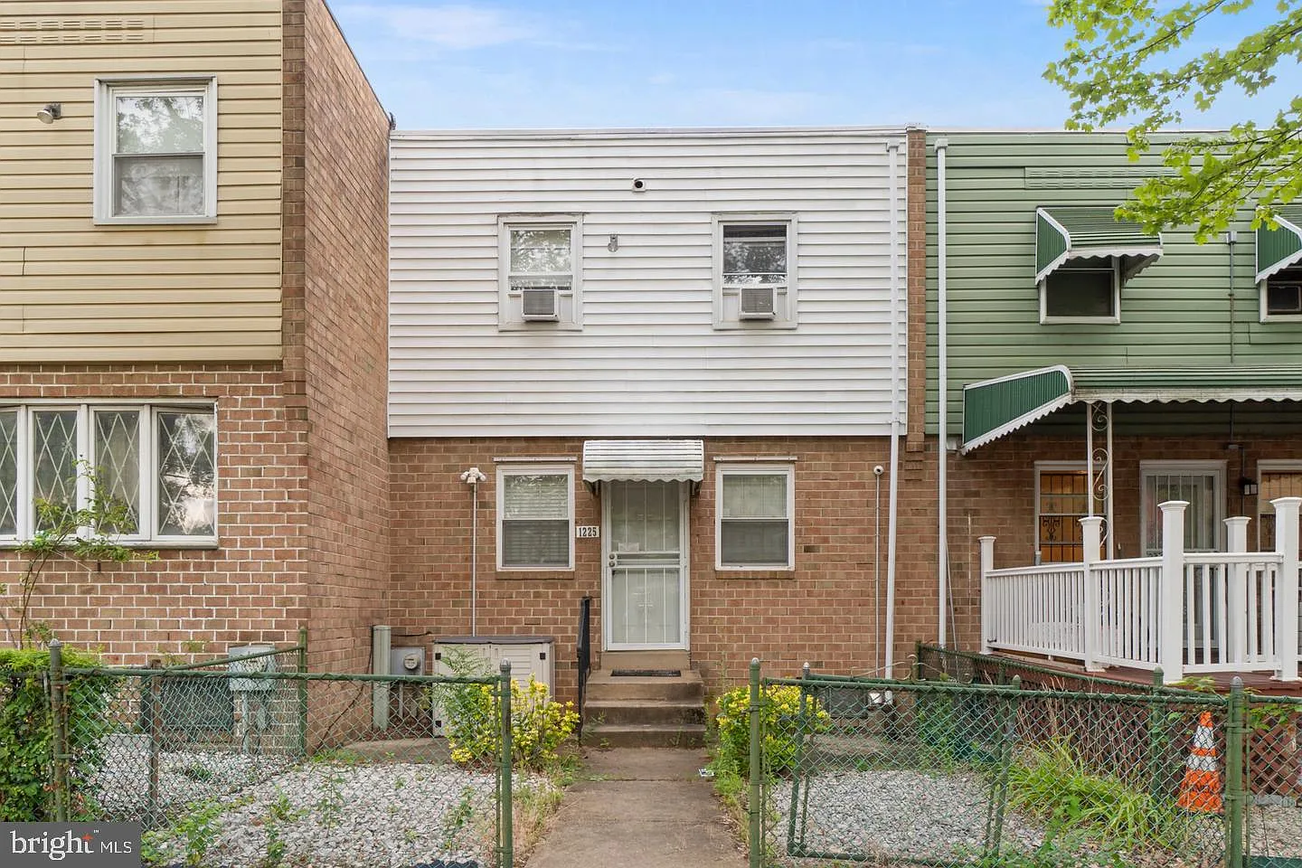 3 bed, 2.0 bath, 1380 sqft, $1,900 — Photo 1
