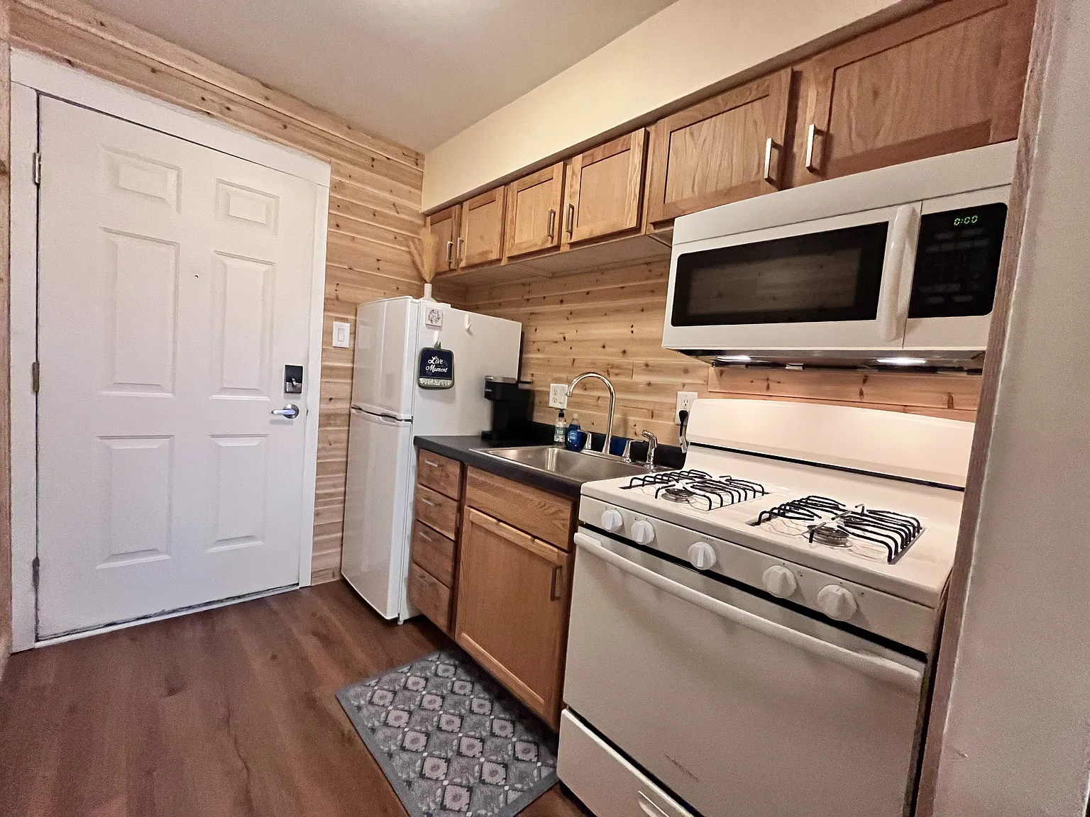 Studio, 350 sqft, $1,350 — Photo 4