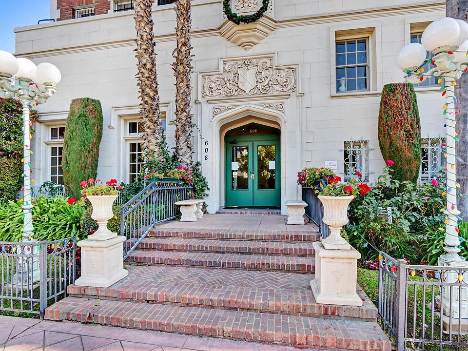 Front Entrance of 608 Building